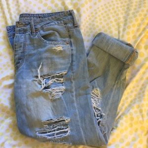 High waisted tomgirl ripped jeans